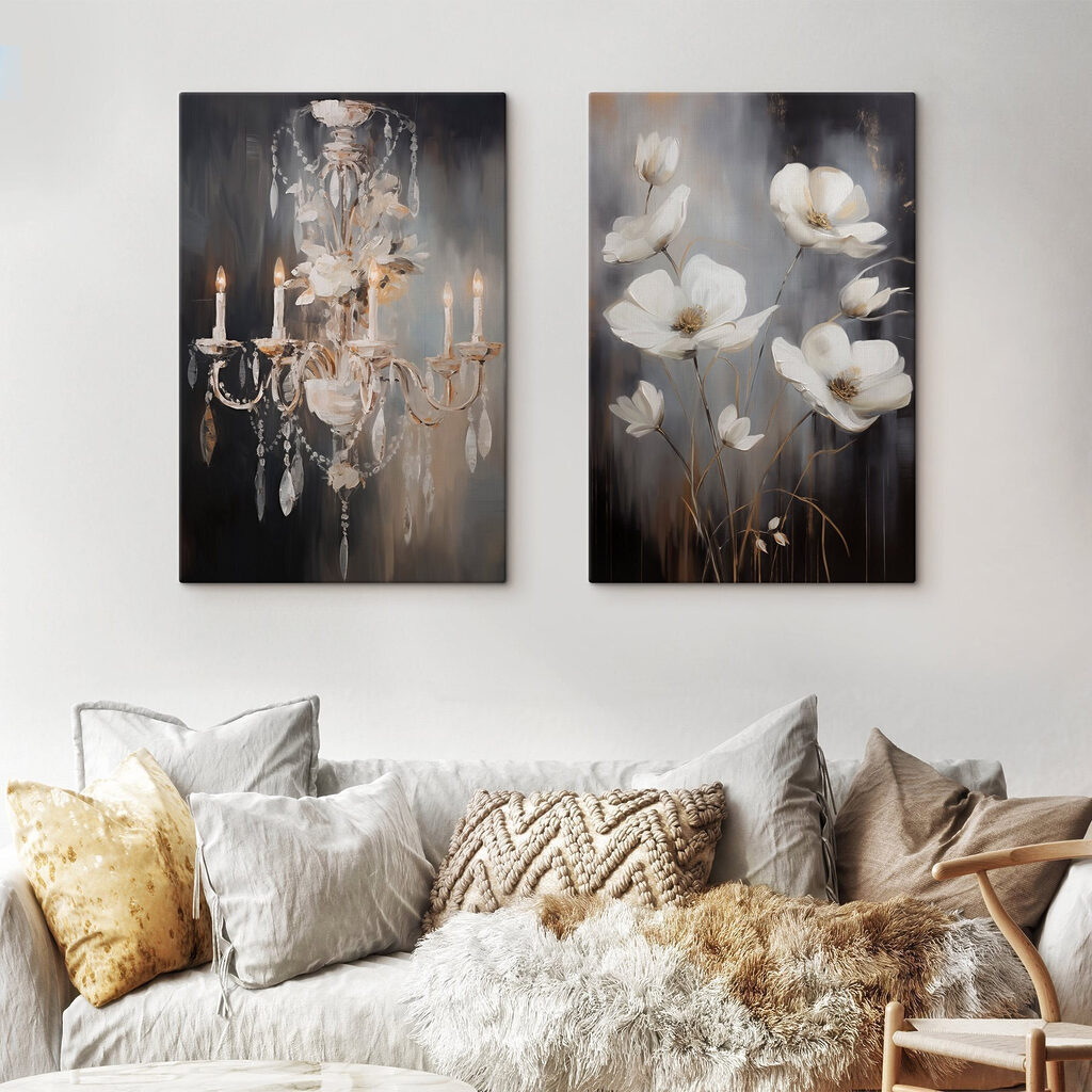 Flores e lustre num interior