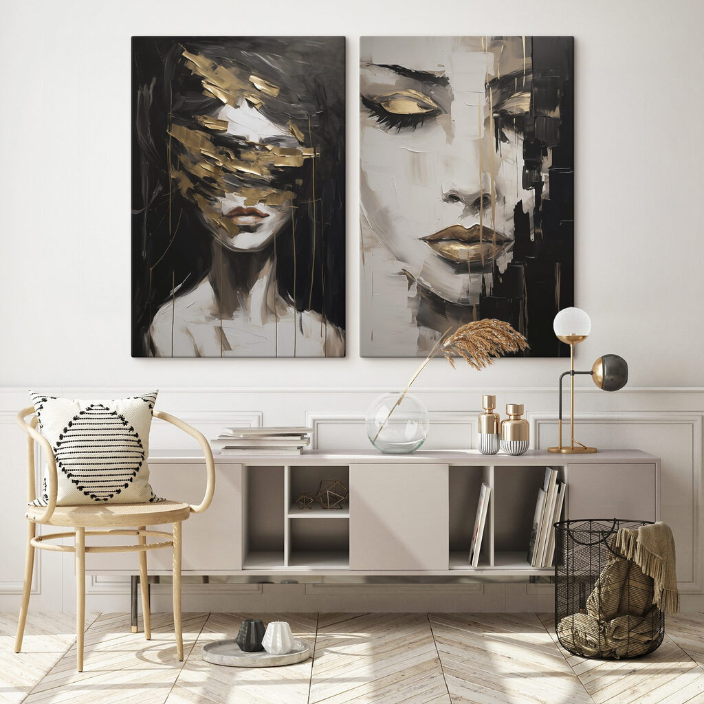 Olhos fechados em dourado num interior