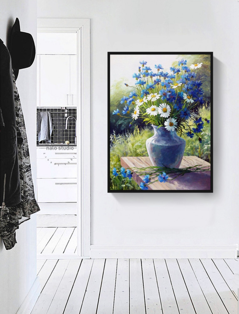 Ramo azul na mesa — interior 1