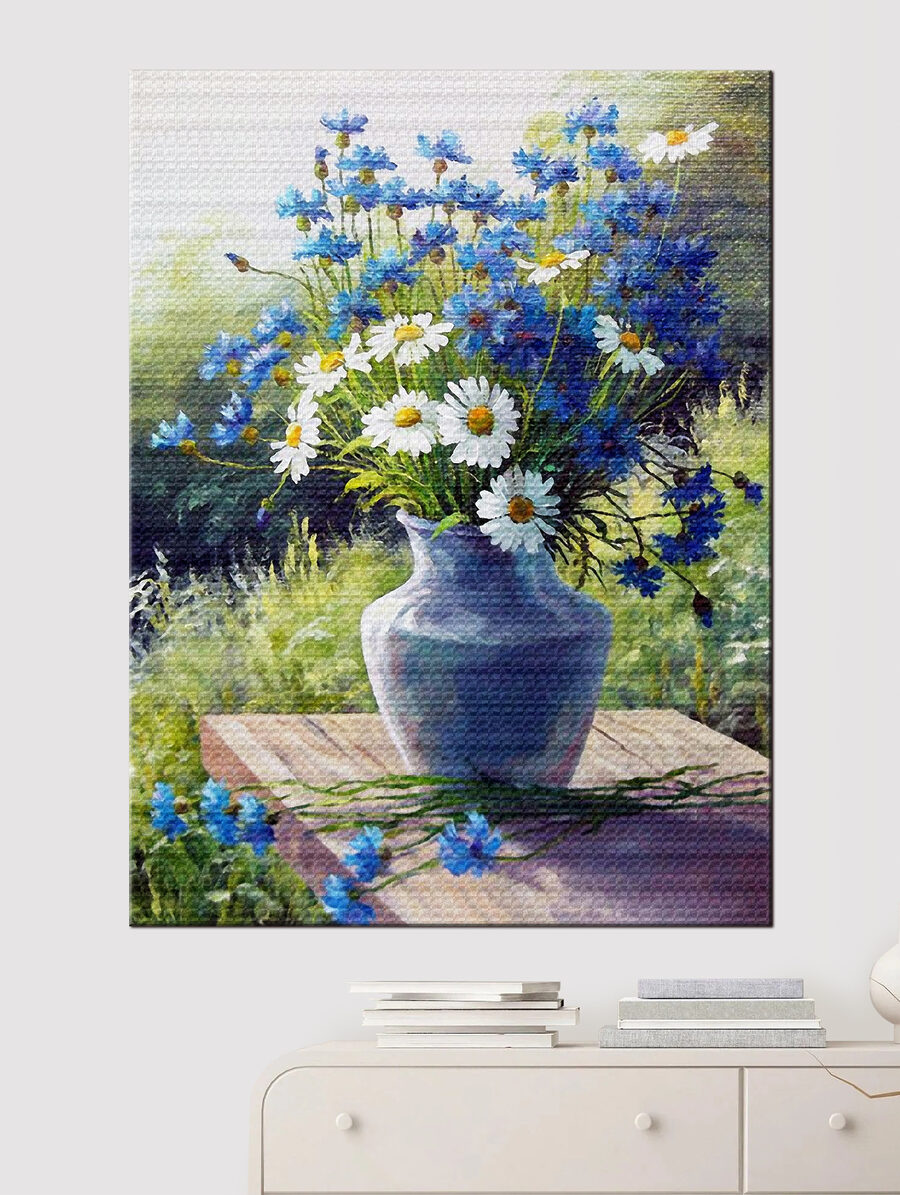 Ramo azul na mesa — interior 2