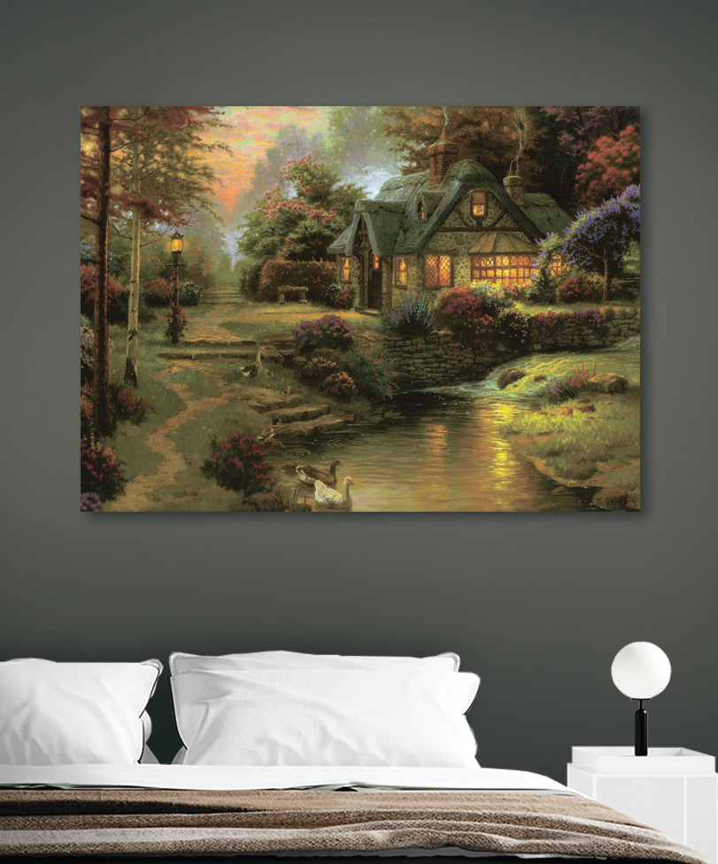 Casinha ao crepúsculo num interior