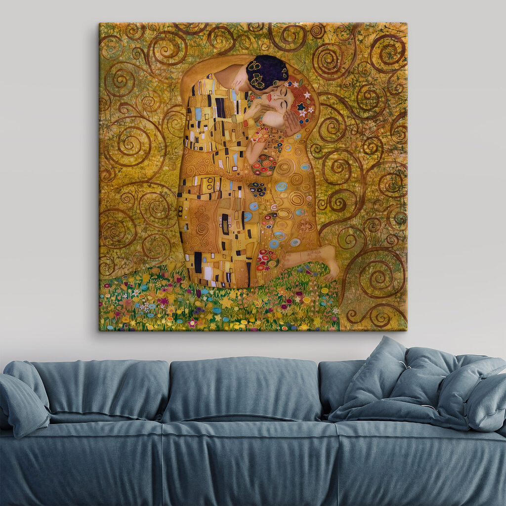 Beijo entre espirais decorativas — interior 4