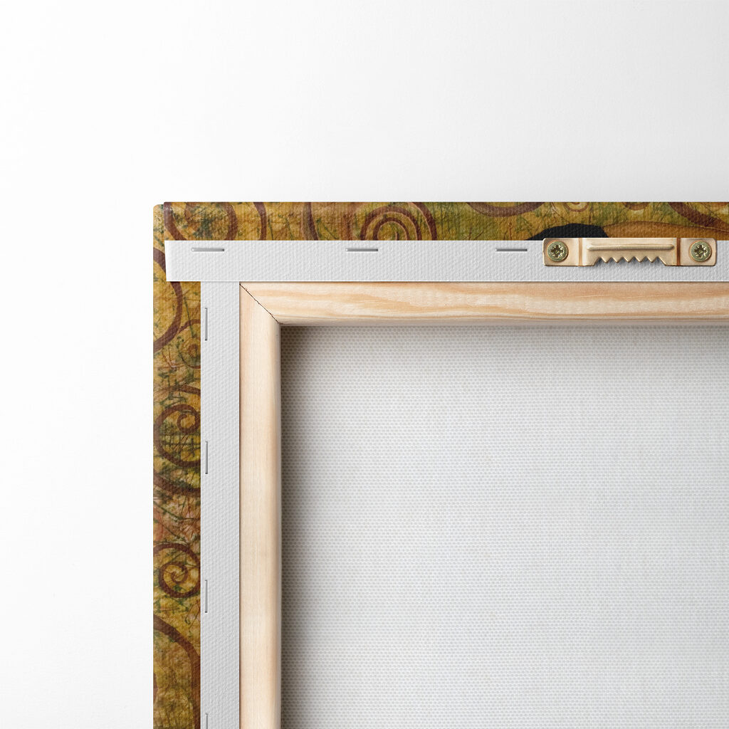 Beijo entre espirais decorativas — verso