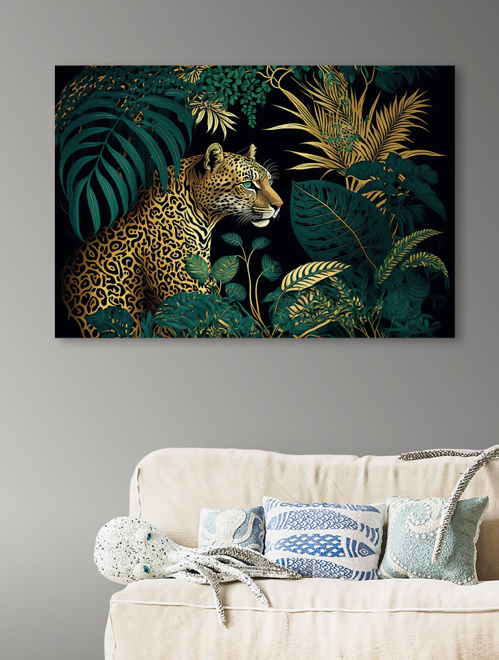 Leopardo entre folhas douradas num interior