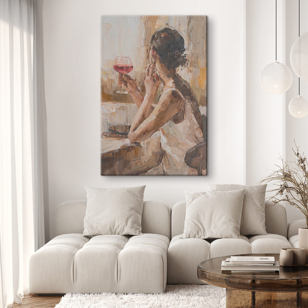 Mulher com vinho tinto — interior 4