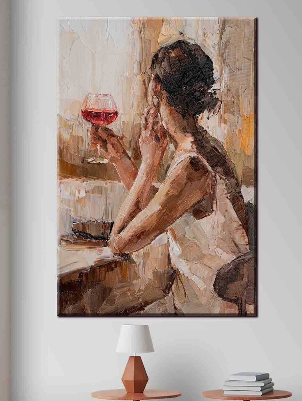Mulher com vinho tinto — interior 3