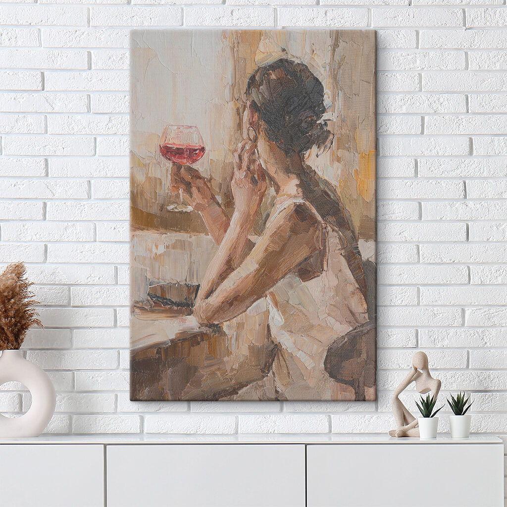 Mulher com vinho tinto — interior 6