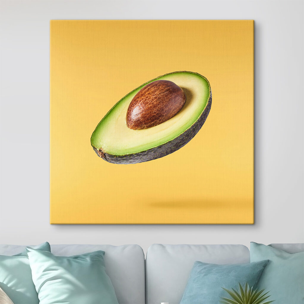 Abacate sobre amarelo — interior 1