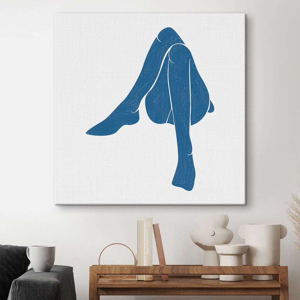 Silhueta em azul profundo — interior 1