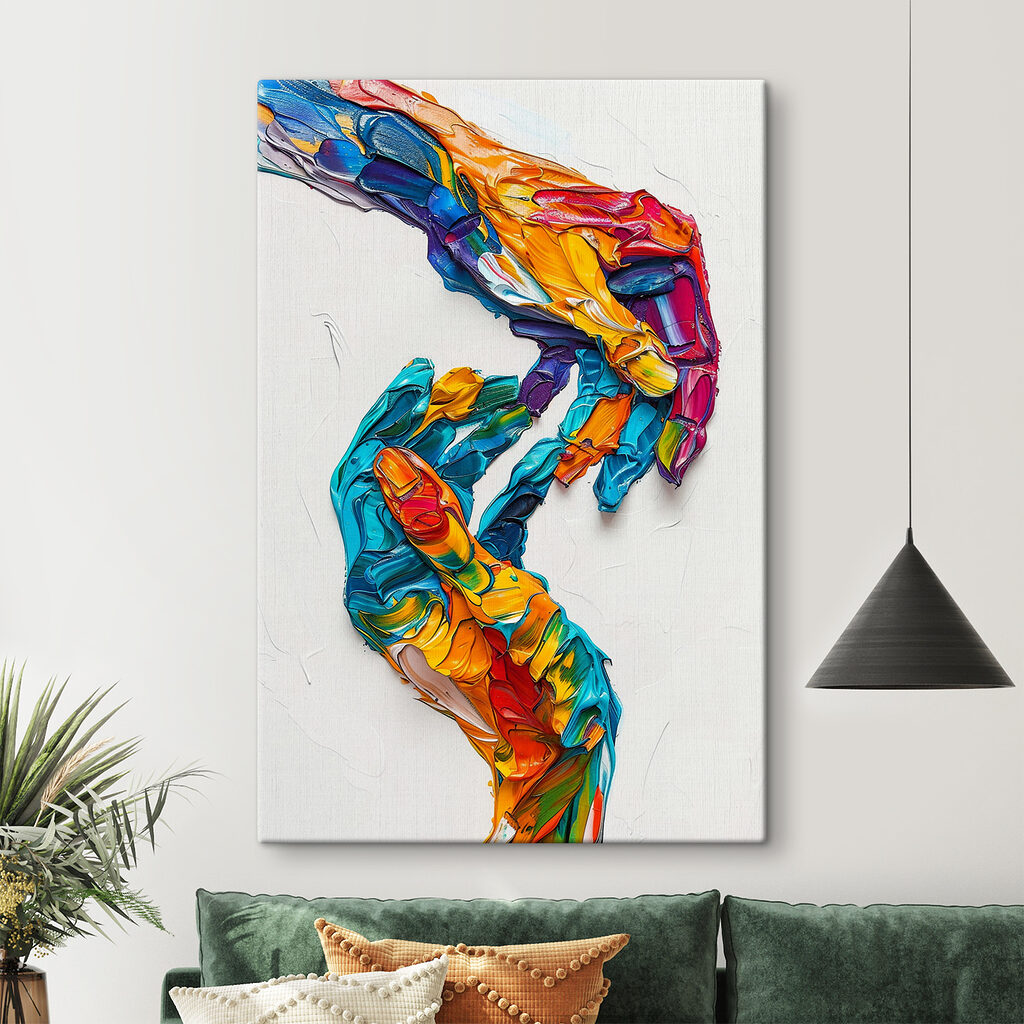 Mãos em contacto colorido num interior
