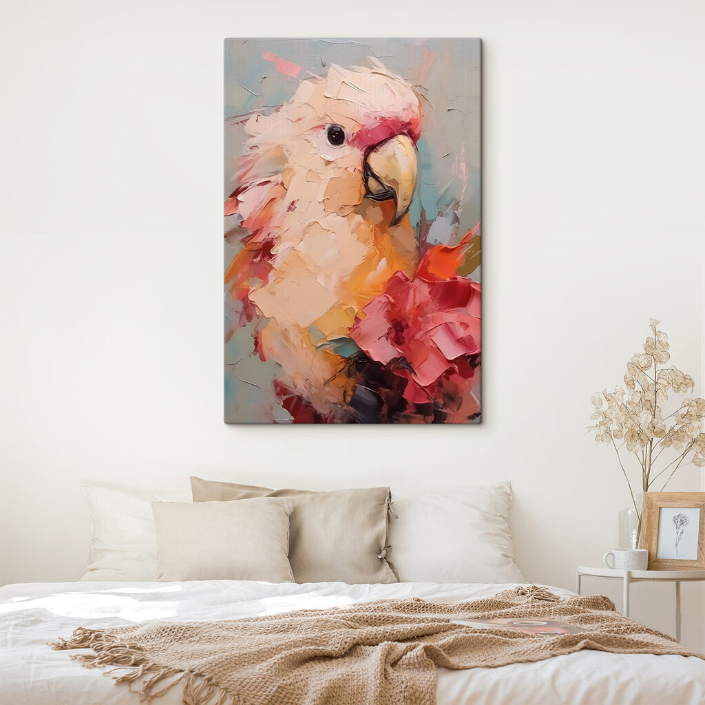 Cacatua em coral suave num interior