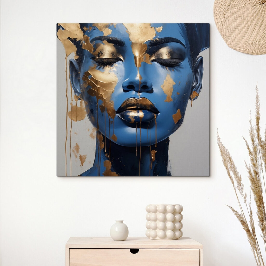 Retrato azul com dourado num interior
