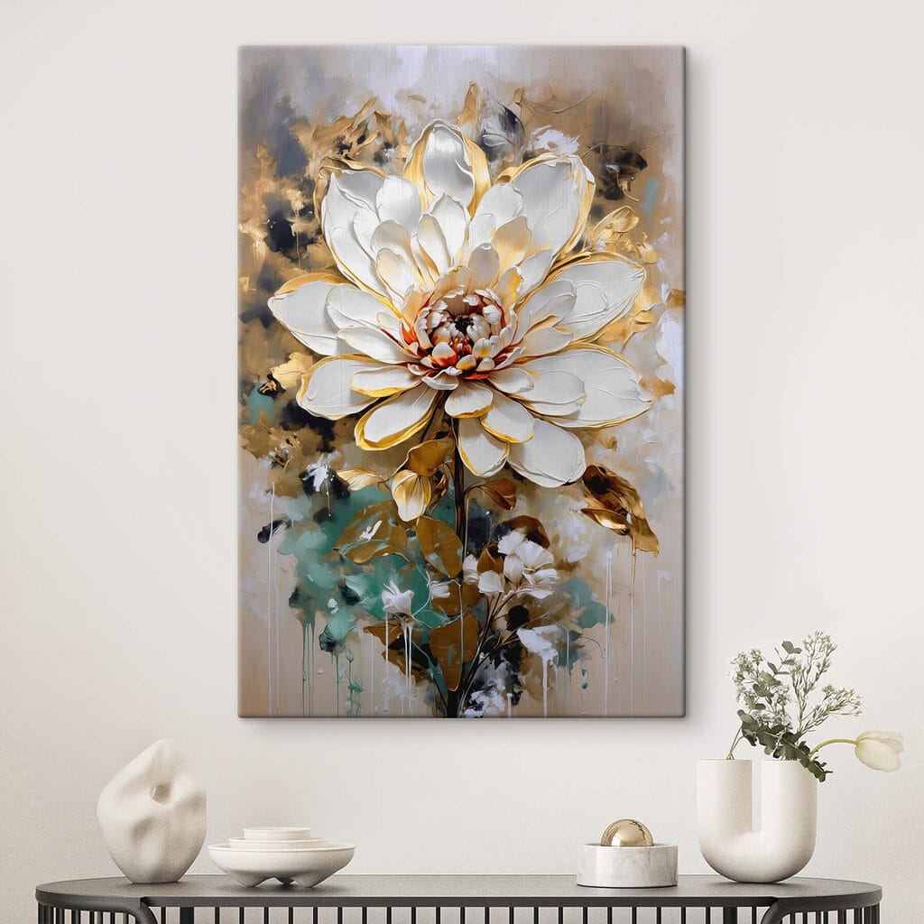Flor entre folhas azul-esverdeadas — interior 1