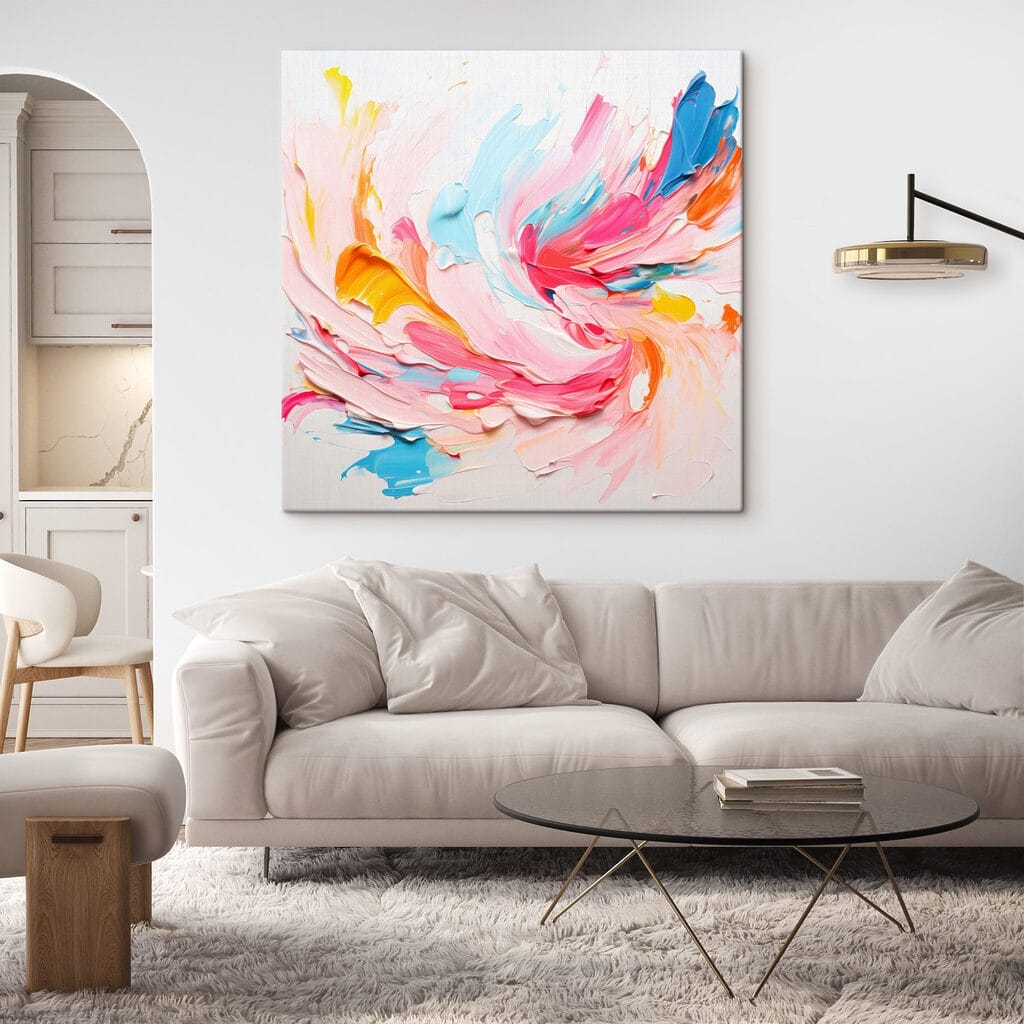 Traços coloridos sobre branco num interior