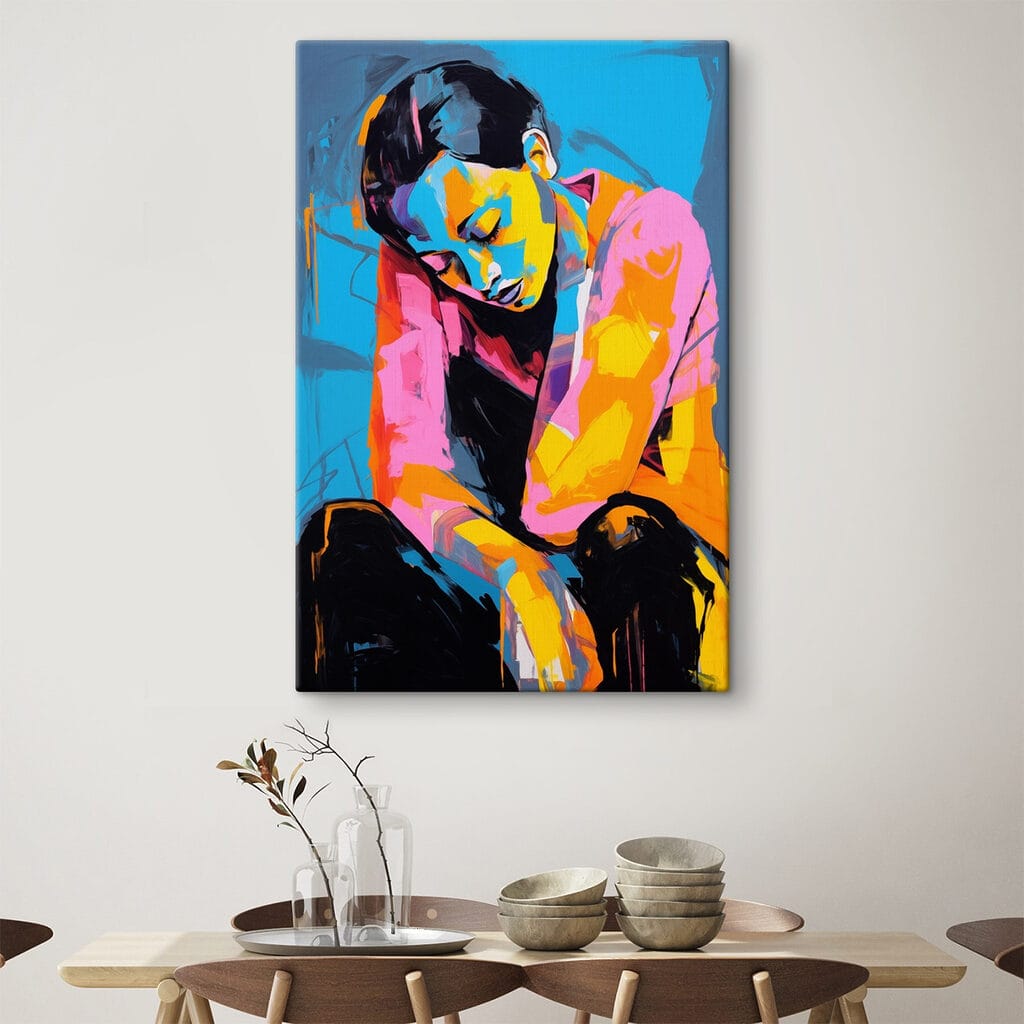 Figura sentada entre cores — interior 2