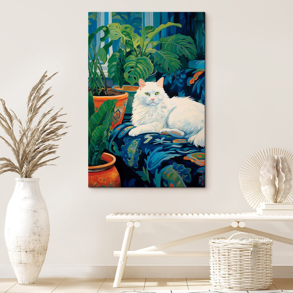 Gato branco entre plantas — interior 1