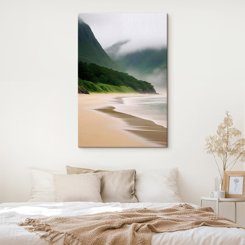 Praia calma sob névoa — interior 1