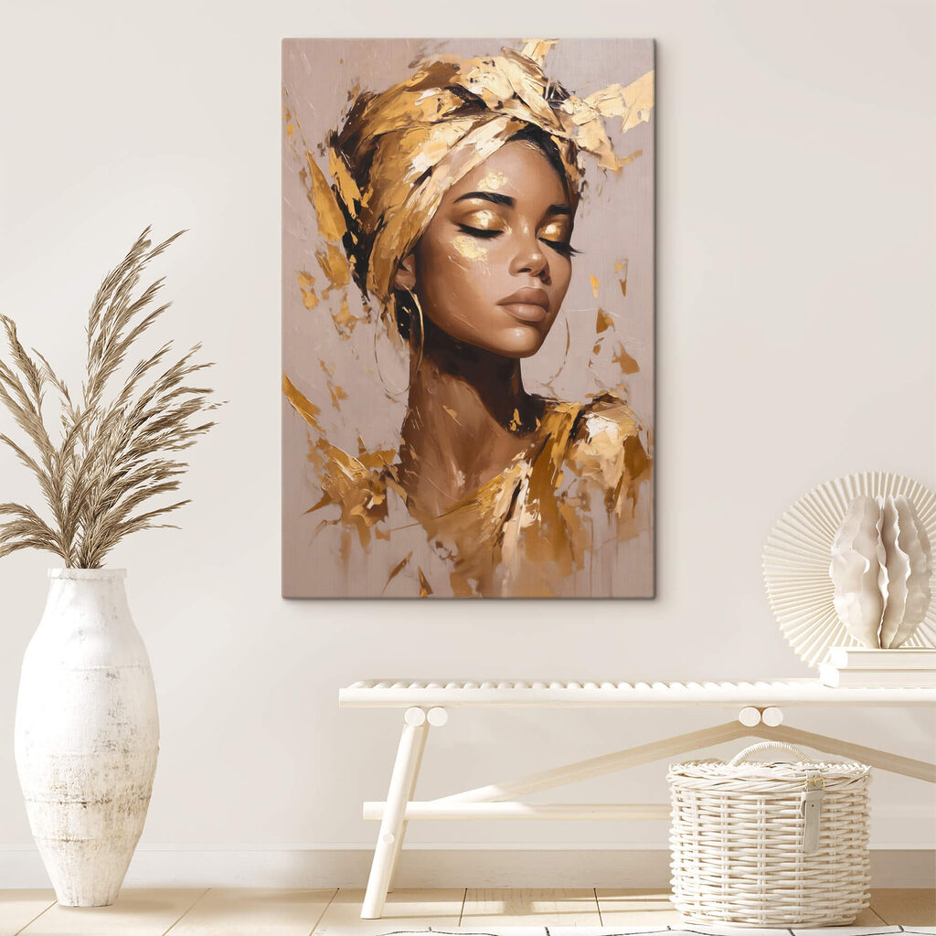 Lenço dourado sobre rosa num interior