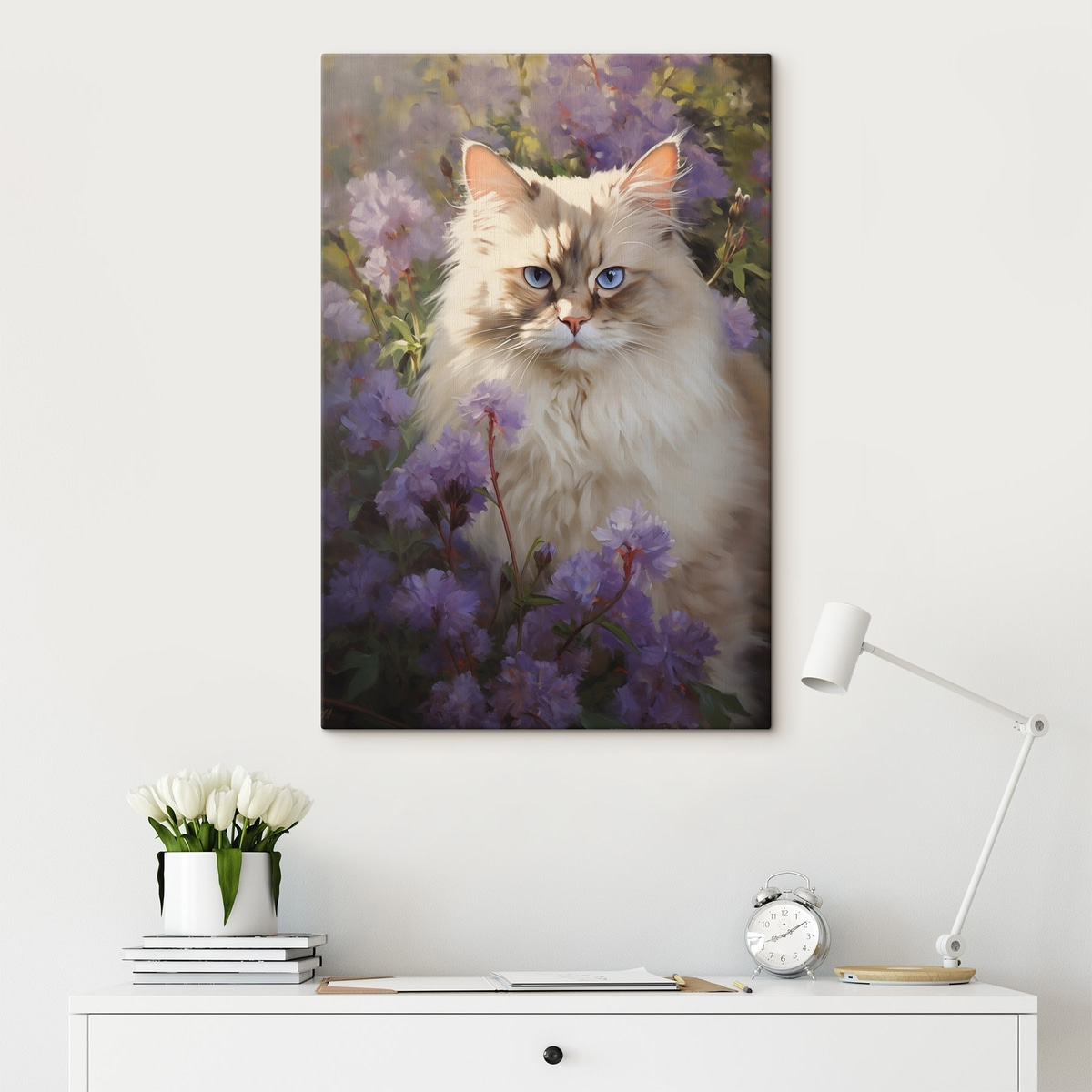 Gato entre flores — interior 1
