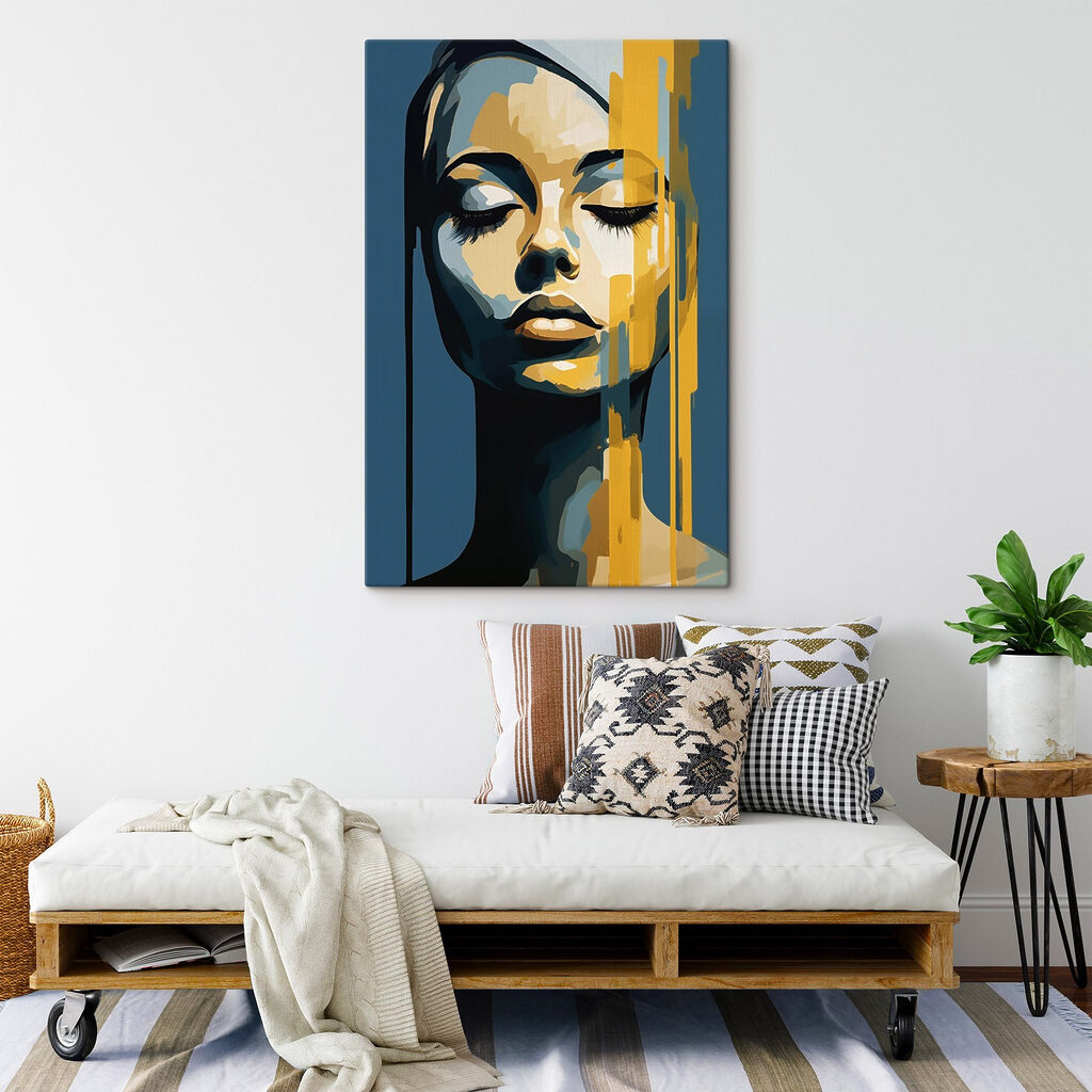 Rosto dourado em azul-marinho — interior 1