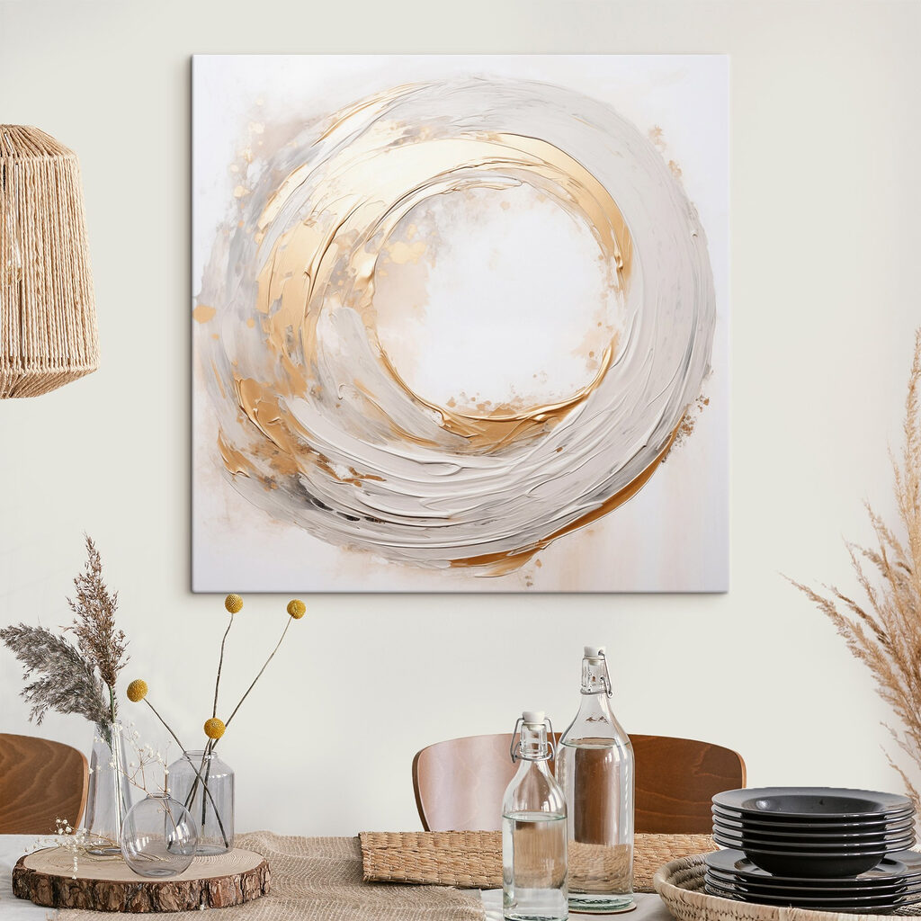 Anel dourado sobre creme num interior