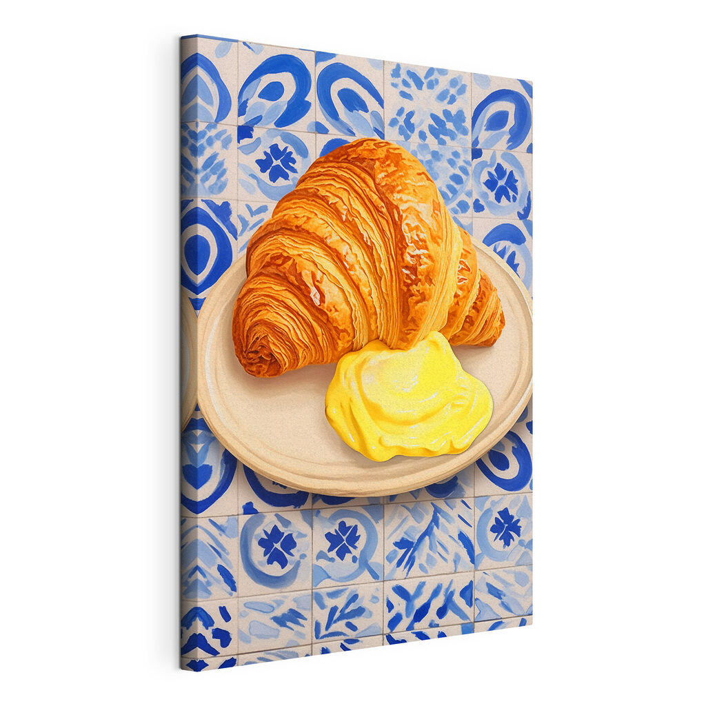 Croissant sobre azulejos azuis — vista do produto
