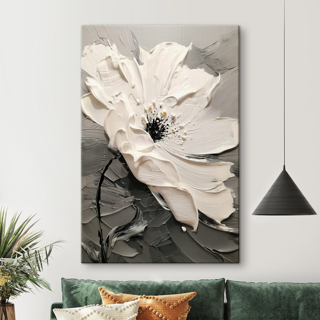 Flor branca, miolo escuro num interior