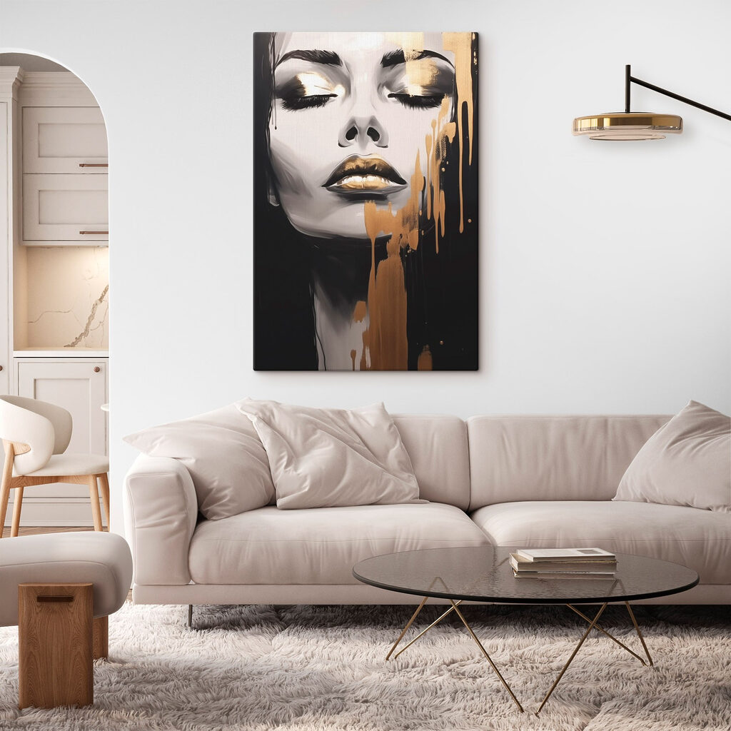 Olhar fechado com dourado num interior