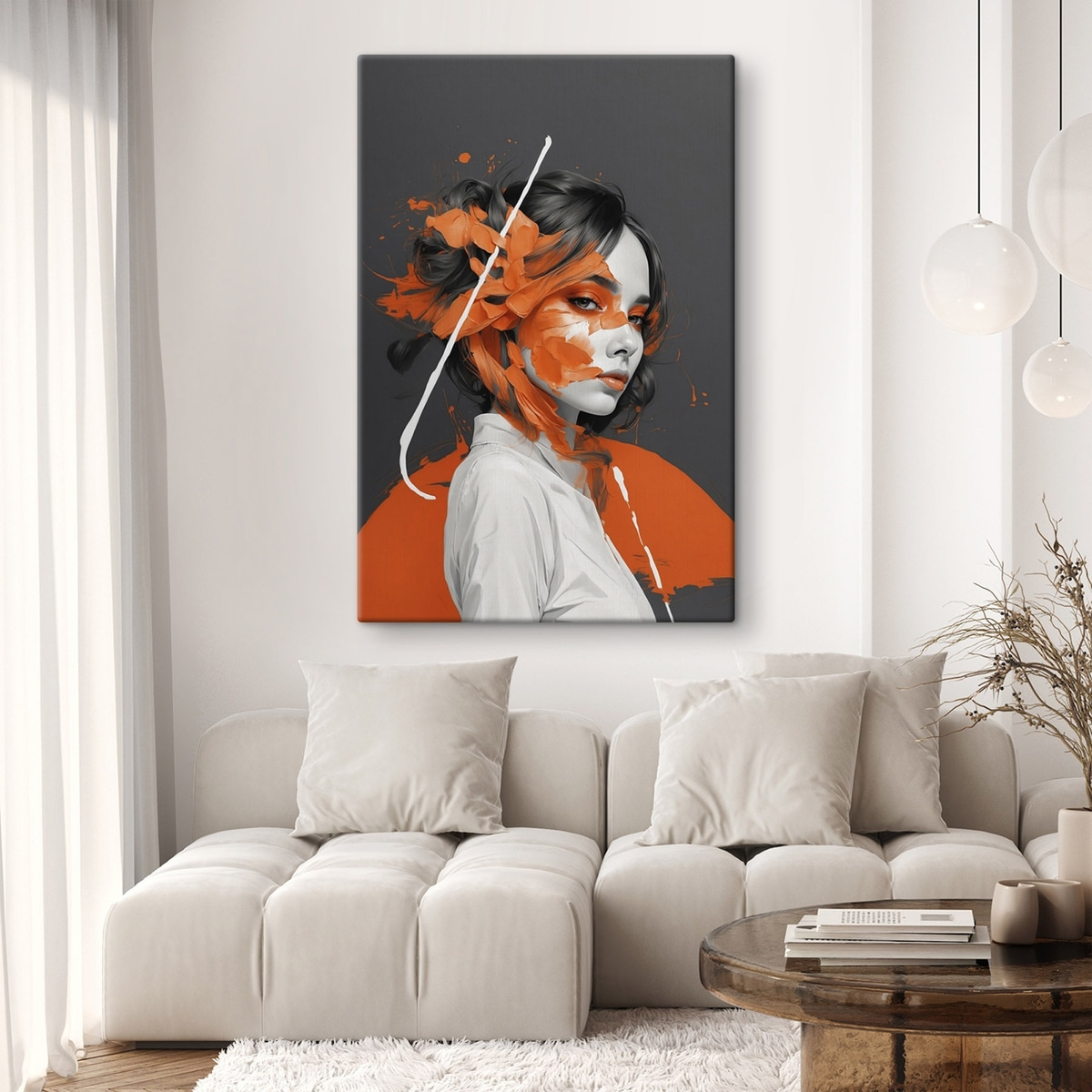 Mulher com pinceladas laranja — interior 1