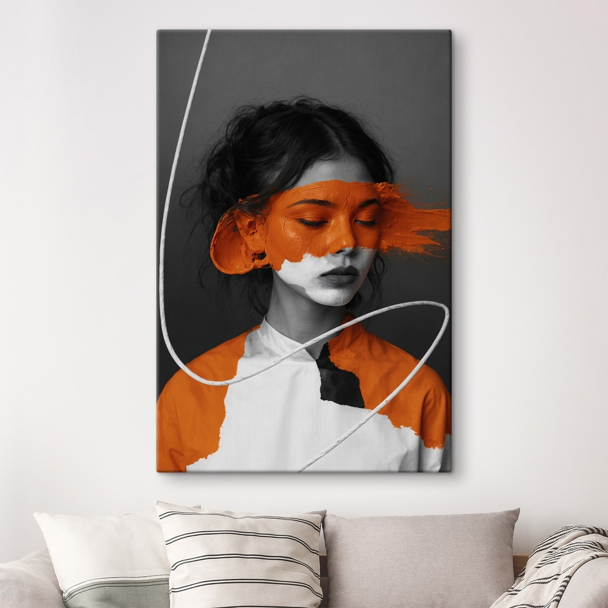 Menina em tons laranja — interior 2