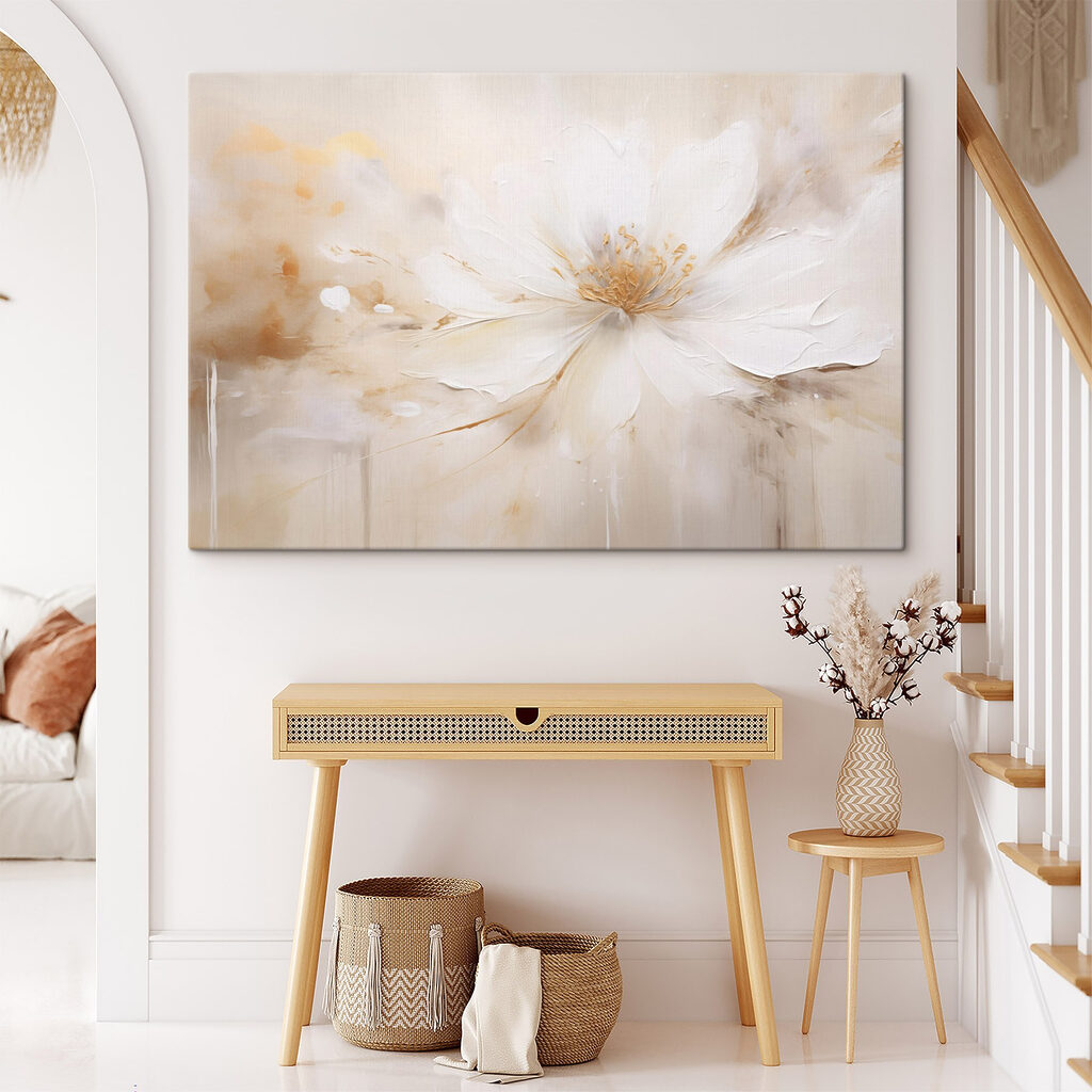 Flor aberta sobre bege — interior 1