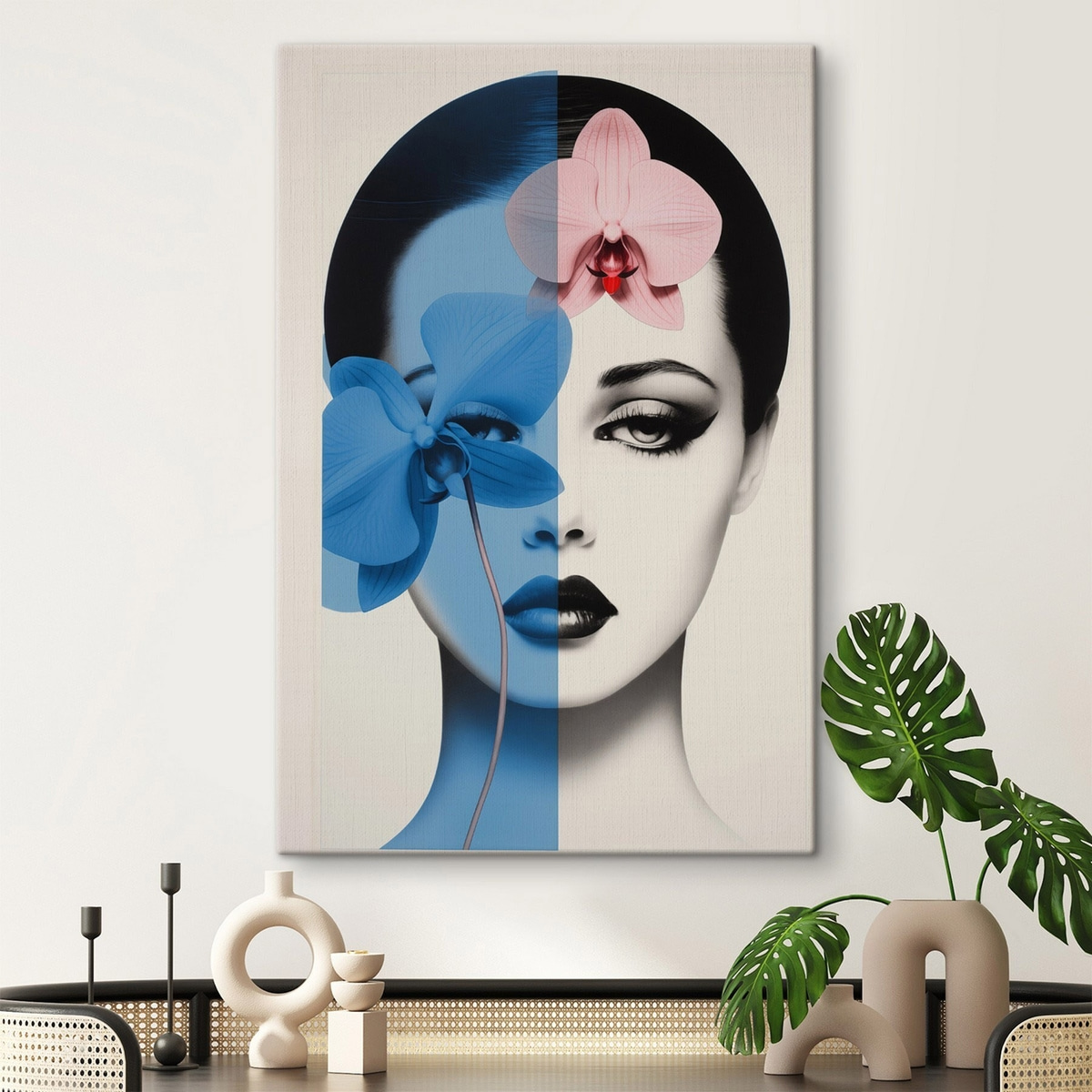 Mulher com orquídeas num interior