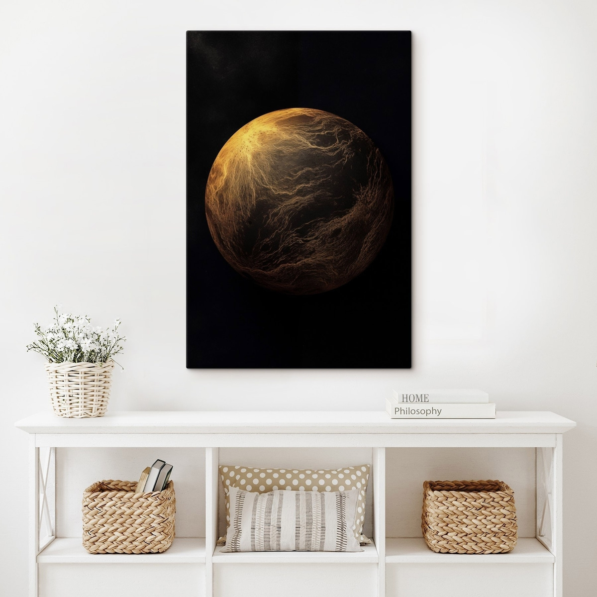 Planeta com veios laranja num interior