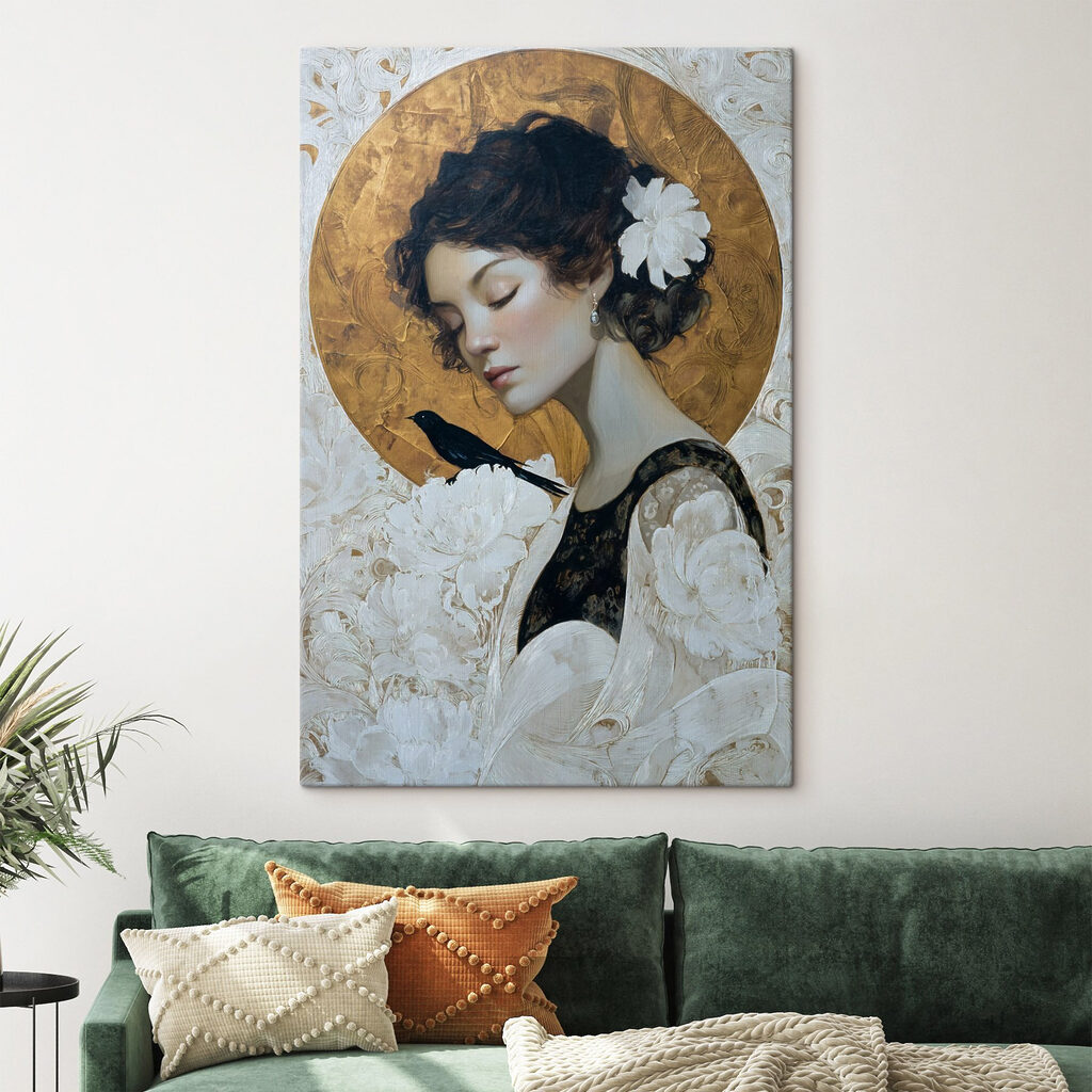 Mulher com pássaro preto num interior