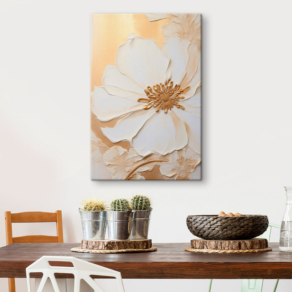 Flor branca sobre ocre — interior 1