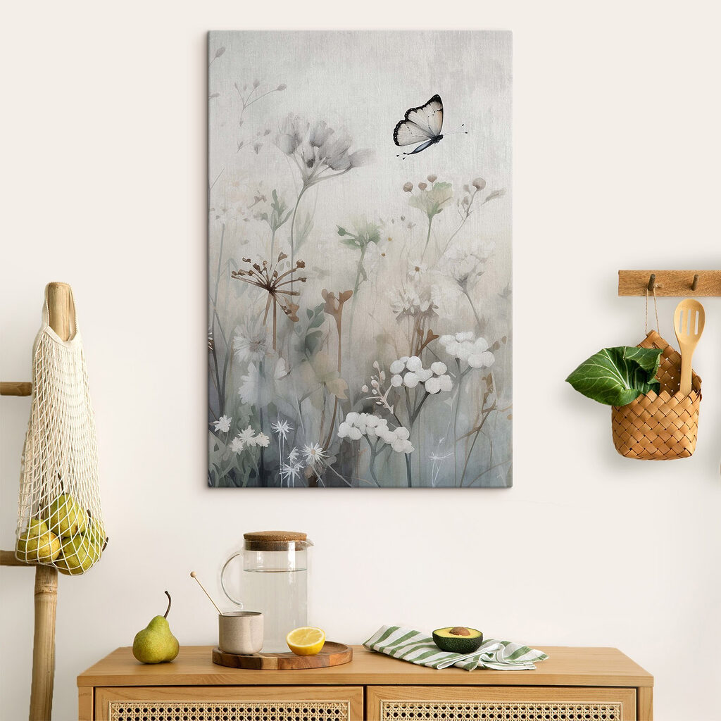 Borboleta sobre hastes brancas — interior 2