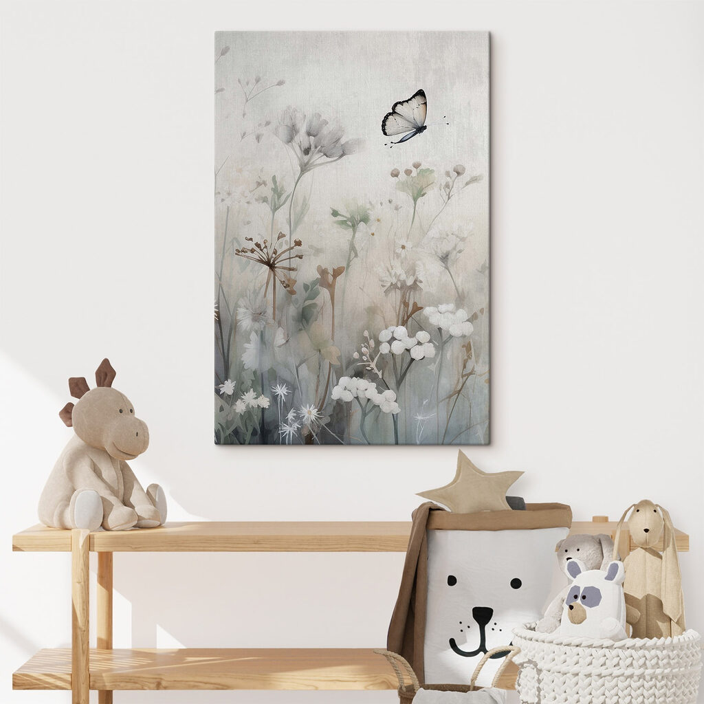 Borboleta sobre hastes brancas — interior 1
