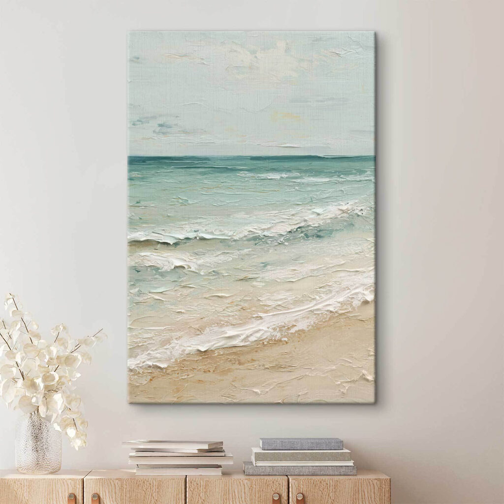 Ondas turquesa na areia num interior