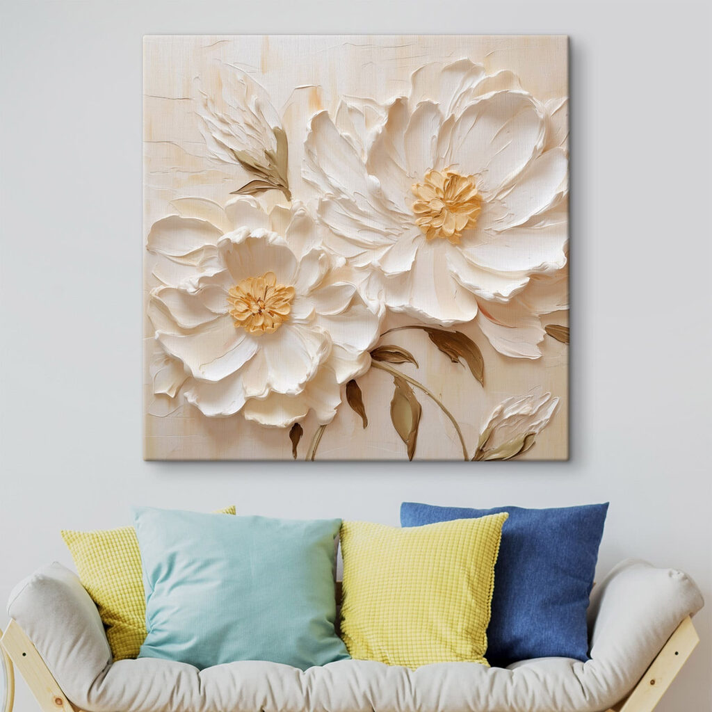 Duas flores em dourado num interior