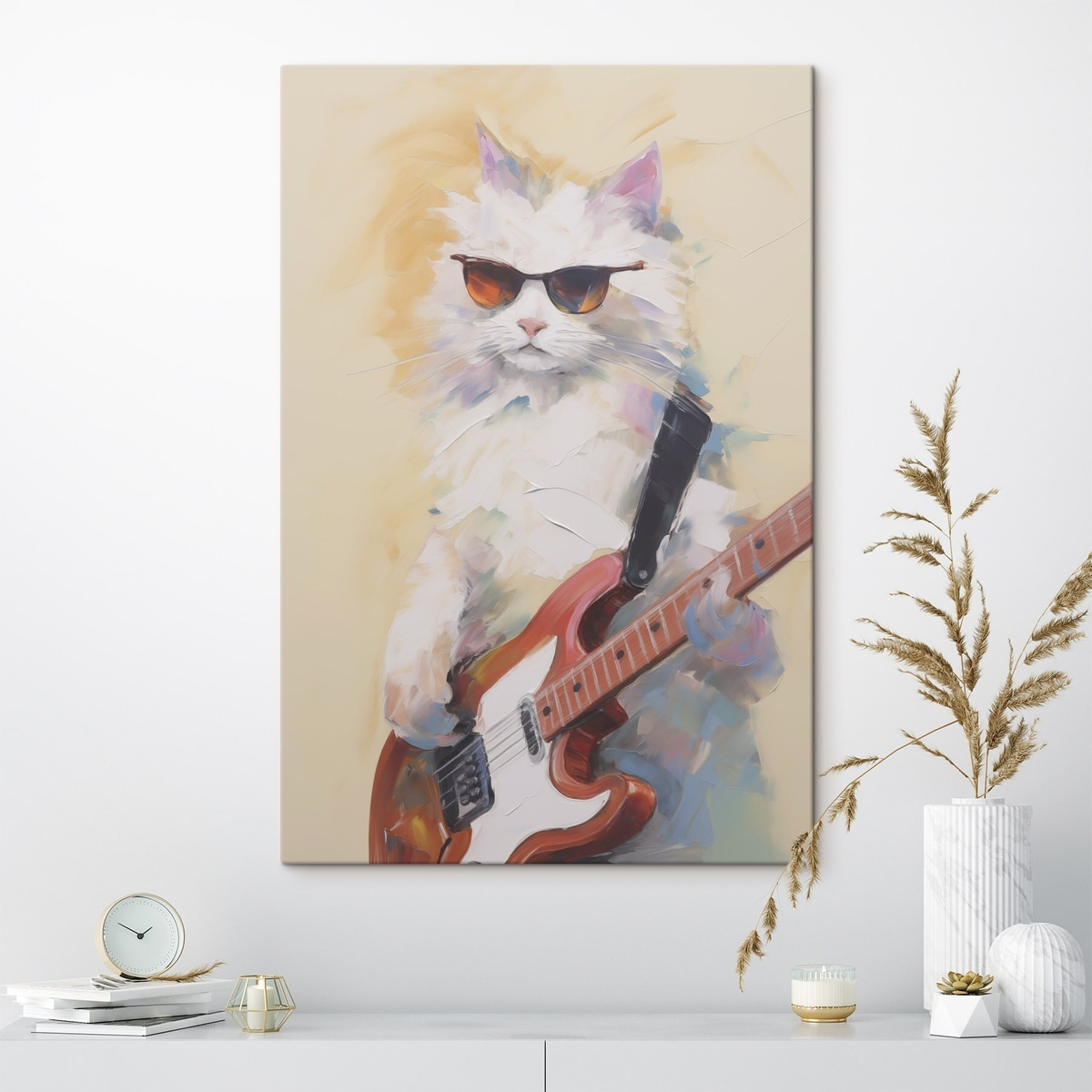 Gato com guitarra num interior