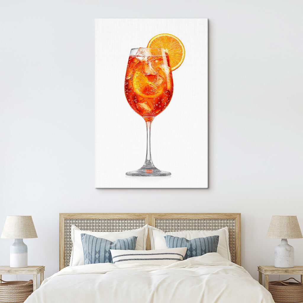 Aperitivo laranja com gelo num interior