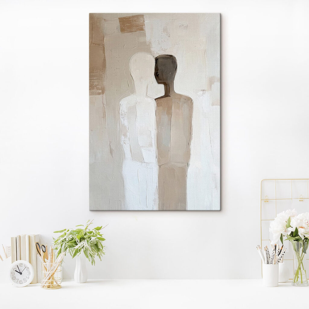 Figura silenciosa em creme — interior 1