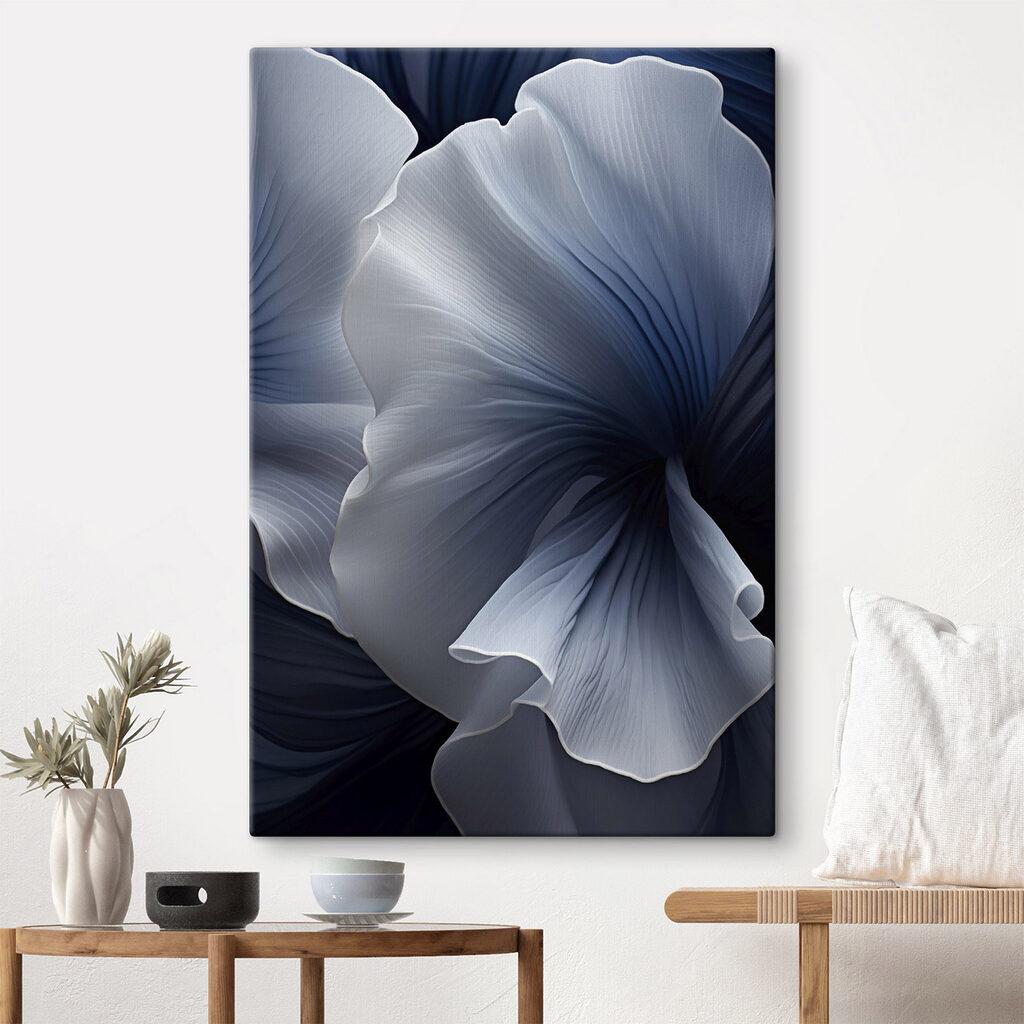 Flor azul sobre azul-escuro — interior 1