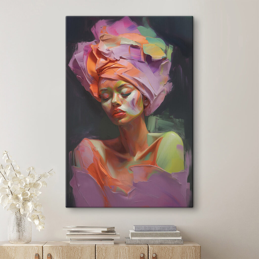 Mulher com lenço colorido — interior 1
