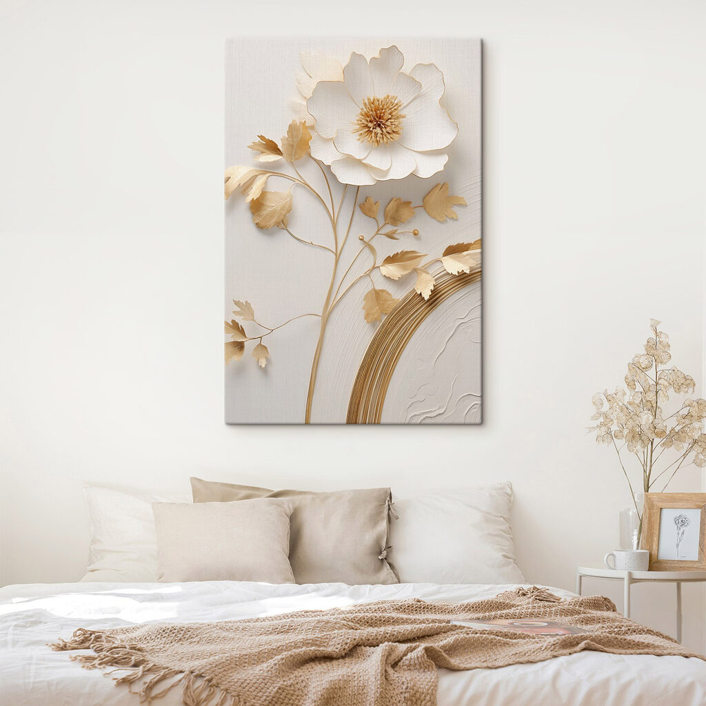 Flor sobre arco dourado — interior 1