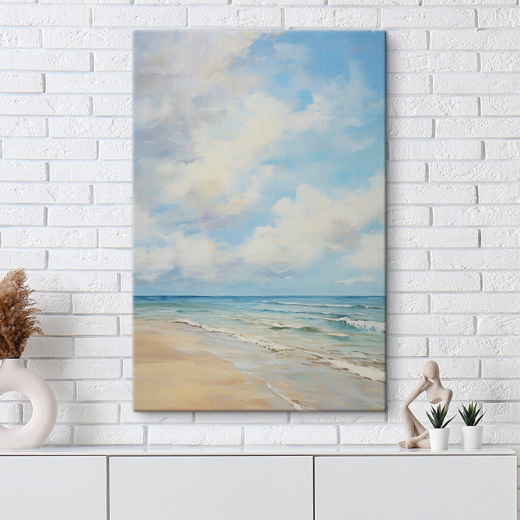 Praia clara sob nuvens — interior 2