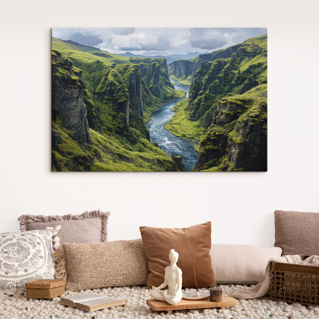 Rio entre penhascos verdes — interior 2