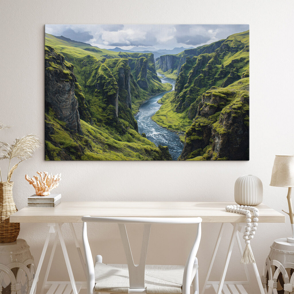 Rio entre penhascos verdes — interior 1