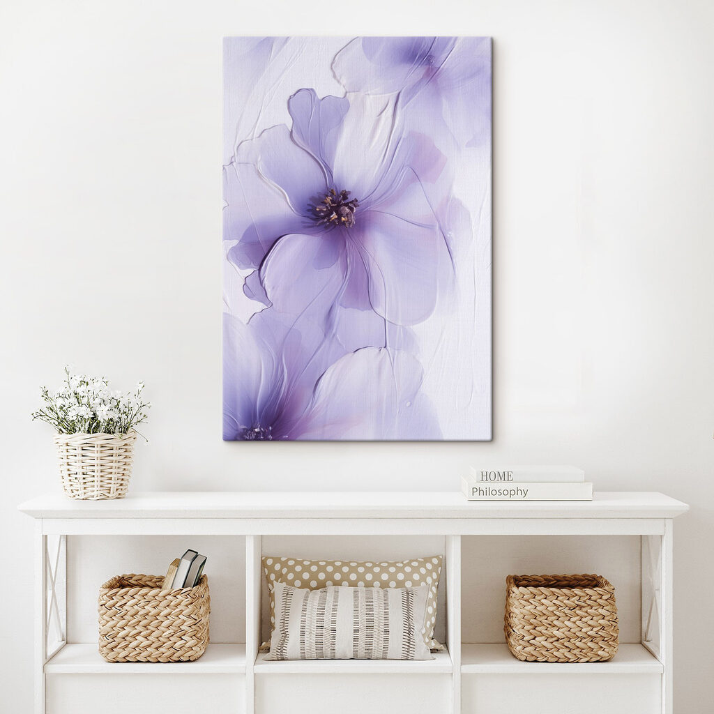 Flor lilás sobre branco — interior 2