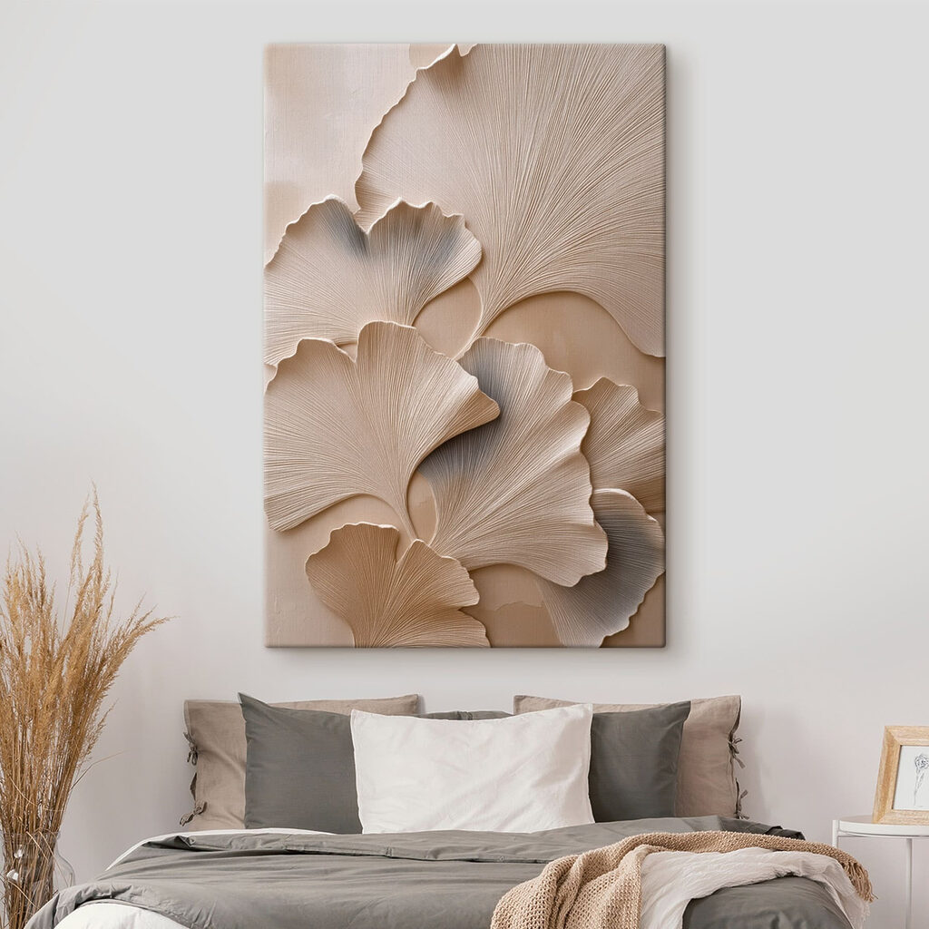 Ginkgo estriado em branco num interior